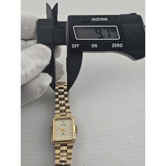 Gorgeous Ladies Bill Blass Diamond Dress Watch Quartz New Battery Mint Runs Well - Picture 9 of 10